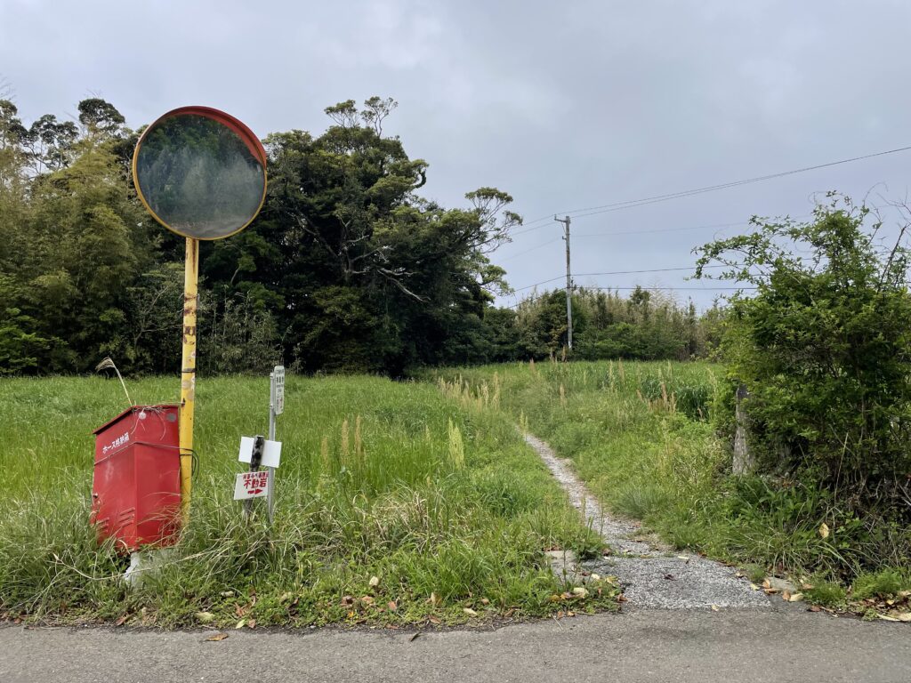 畦道へ入る分岐